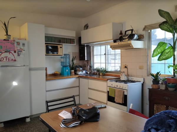 VENTA - CASA INTERNA + DEPTO. 1 DORM. ZONA CENTRO - PARQUE