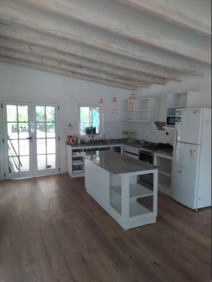 VENTA CASA EN ESQ. ORO VERDE - AMPLIO TERRENO
