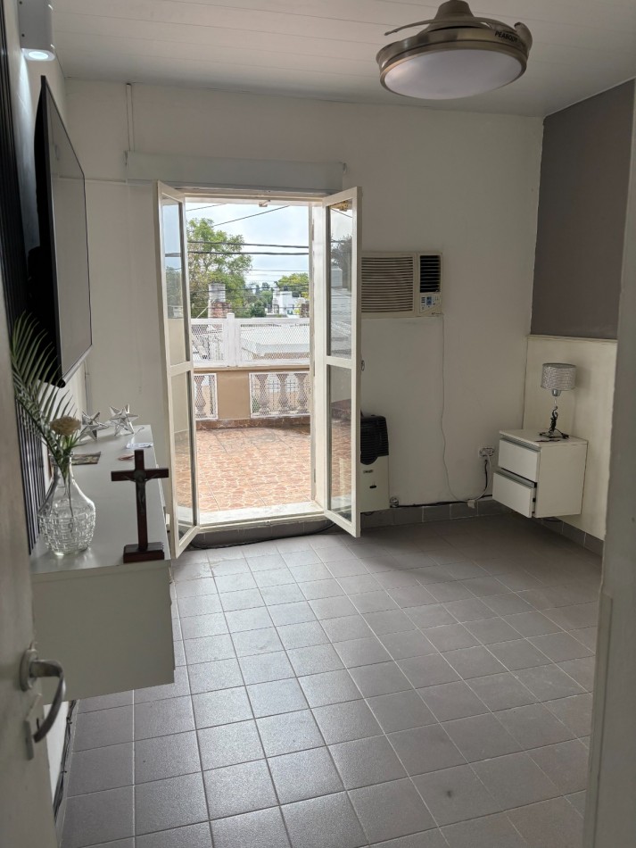 CASA 3 DORM Y COCHERA -  A. PALACIOS Y AV. DE LAS AMERICAS