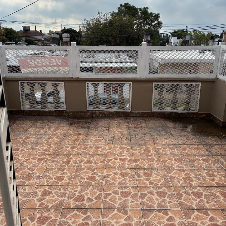 CASA 3 DORM Y COCHERA -  A. PALACIOS Y AV. DE LAS AMERICAS