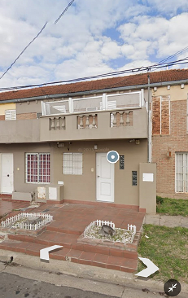 CASA 3 DORM Y COCHERA -  A. PALACIOS Y AV. DE LAS AMERICAS