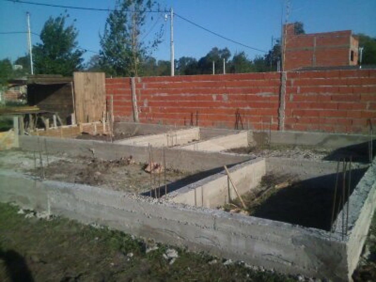 LOTE POSTA DEL SAUCE 250M2 CON CIMIENTOS