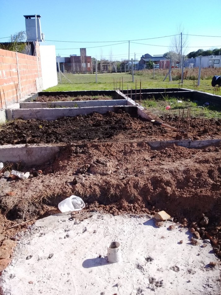 LOTE POSTA DEL SAUCE 250M2 CON CIMIENTOS