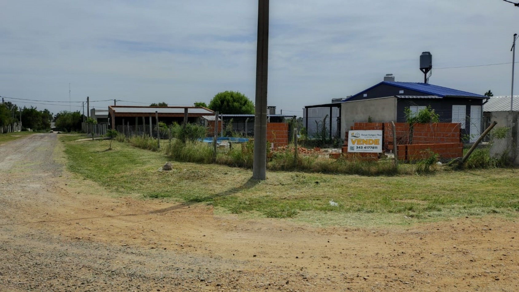 HERMOSA ESQUINA CON QUINCHO Y PILETA  SAUCE MONTRULL