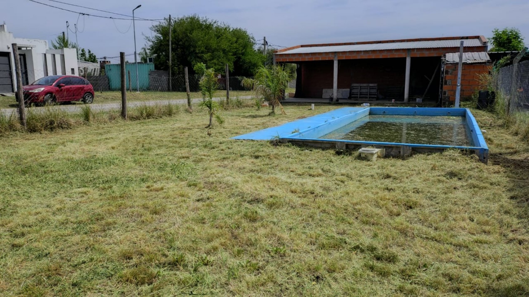 HERMOSA ESQUINA CON QUINCHO Y PILETA  SAUCE MONTRULL