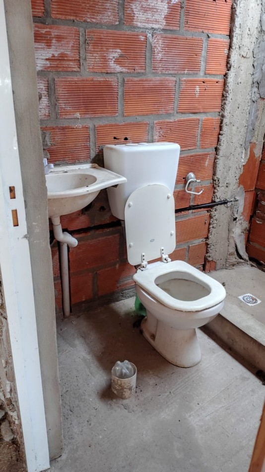 HERMOSA ESQUINA CON QUINCHO Y PILETA  SAUCE MONTRULL