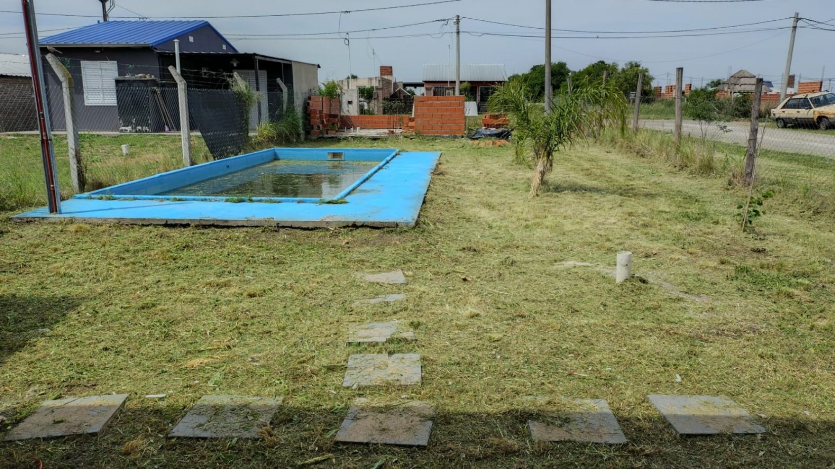 HERMOSA ESQUINA CON QUINCHO Y PILETA  SAUCE MONTRULL