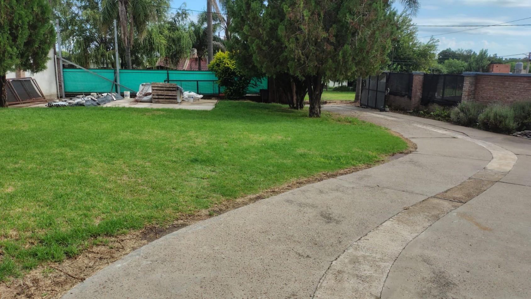 GRAN PROPIEDAD A METROS DE AV. DE LA AMERICAS