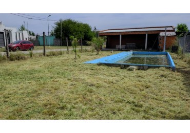 HERMOSA ESQUINA CON QUINCHO Y PILETA  SAUCE MONTRULL